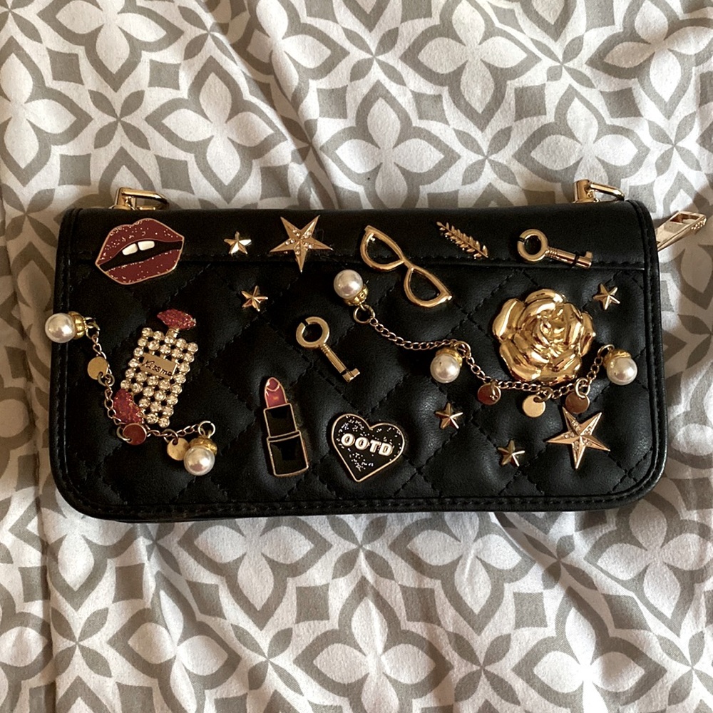 Aldo’s black wallet